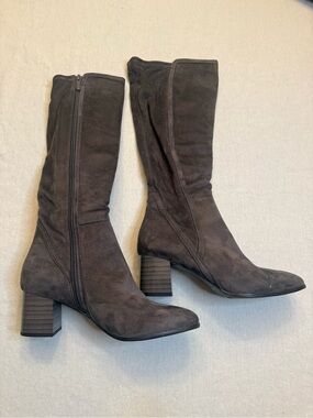 Jenni light grey Suede Knee-High Block Heel Boots
